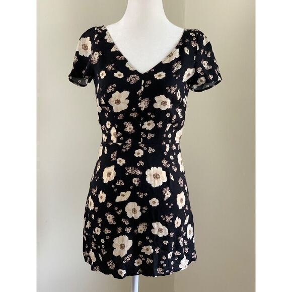 Reformation Lucinda Floral Mini Dress 0 XXS Black SS V Neck Whimsygoth 90s - Picture 2 of 10